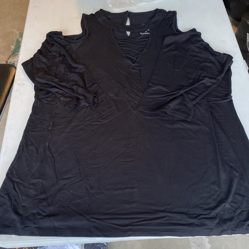 Torrid Black Rayon Blouse Size 4 Plus NWT Black Cold Shoulder